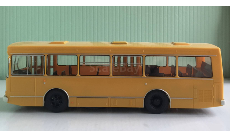 ЛАЗ-4202 1:43 НашиАвтобусы, масштабная модель, MODIMIO, 1/43