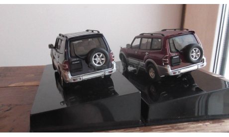 Mitsubishi Pajero  AutoArt  две модели разного цвета 1:43, масштабная модель, scale43
