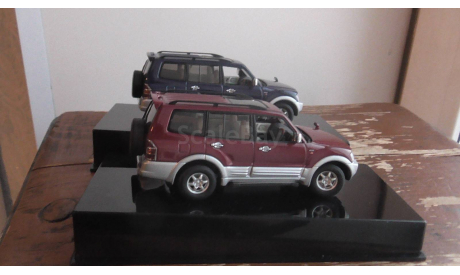 Mitsubishi Pajero  AutoArt  две модели разного цвета 1:43, масштабная модель, scale43