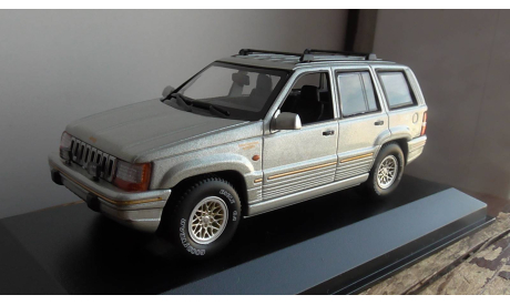 Jeep Grand Cherokee Silver MAXICHAMPS, масштабная модель, Minichamps, scale43