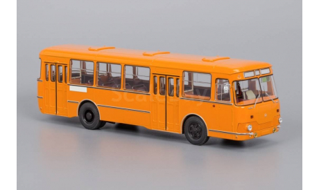 ЛиАЗ-677М оранжевый с запасным колесом 1983 г. Lim. 250 pcs., масштабная модель, 1:43, 1/43, Classicbus