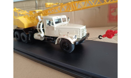 КрАЗ-257 автокран КС-4561 бежевый/желтый, масштабная модель, Start Scale Models (SSM), scale43