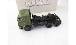 КаМАЗ-65225 седельный тягач зеленый