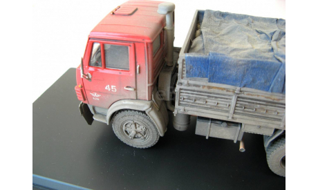 КаМАЗ-5320 бортовой красный/синий с картошкой со следами эксплуатации, масштабная модель, Автоистория (АИСТ), scale43
