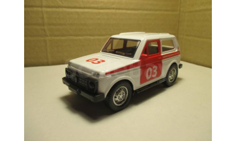ВАЗ 21213 СКОРАЯ МЕДИЦИНСКАЯ ПОМОЩЬ, масштабная модель, scale0