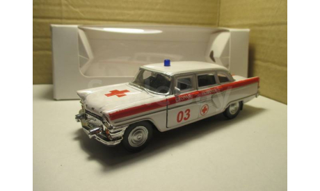 ГАЗ 13 ЧАЙКА  СКОРАЯ ПОМОЩЬ, масштабная модель, scale0