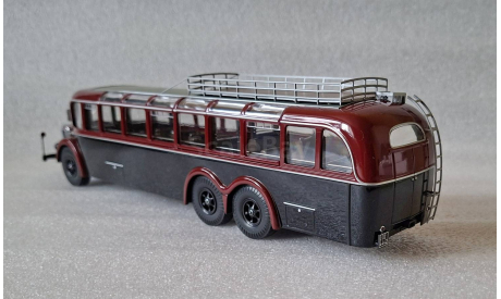 Автобус Mercedes-Benz O 10000 (PremiumClassiXXs), масштабная модель, scale43
