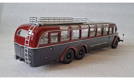Автобус Mercedes-Benz O 10000 (PremiumClassiXXs), масштабная модель, scale43