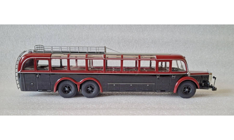 Автобус Mercedes-Benz O 10000 (PremiumClassiXXs), масштабная модель, scale43
