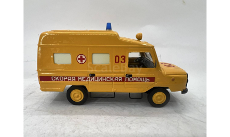 02   ЛУАЗ-1302-08 скорая медицинская помощь (ALF), масштабная модель, scale43