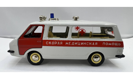 А27 РАФ-М-22031 медицинская, масштабная модель, Агат/Моссар/Тантал, scale43