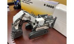 Масштабная модель горного экскаватора 1/50 Liebherr R 9800( прямая лопата )