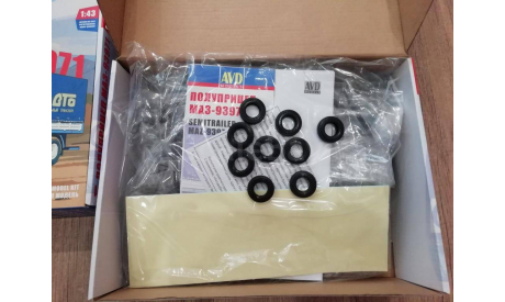 Полуприцеп МАЗ-93971+ бонус !!!!!, сборная модель автомобиля, AVD Models, scale43