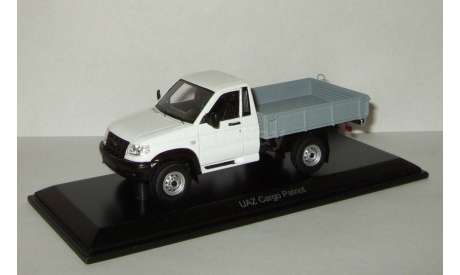 УАЗ Патриот пикап (белая кабина,ранний) 4x4 DIP, масштабная модель, DiP Models, scale43