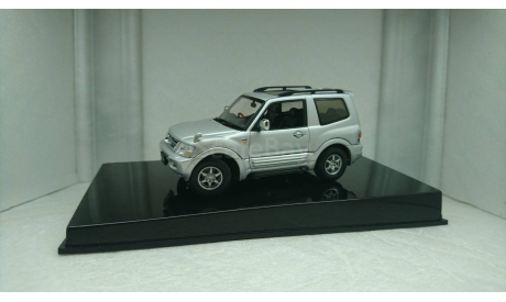 Mitsubishi Pajero SWB 2 DRS SUV 1999 Silver, масштабная модель, Autoart, scale43