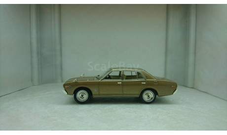 Nissan Cedric 2000 Custom Deluxe 1973 Brown, масштабная модель, TOMICA, scale43
