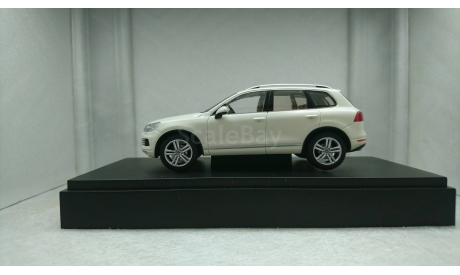 Volkswagen Touareg II 7P5 2010 campanellaweiß, масштабная модель, Schuco, scale43