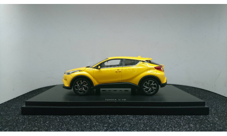 Toyota C-HR  yellow, редкая масштабная модель, Ebbro, scale43