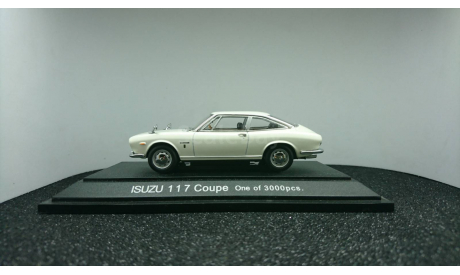 Isuzu 117 Coupe 1968 ivory, редкая масштабная модель, Ebbro, scale43