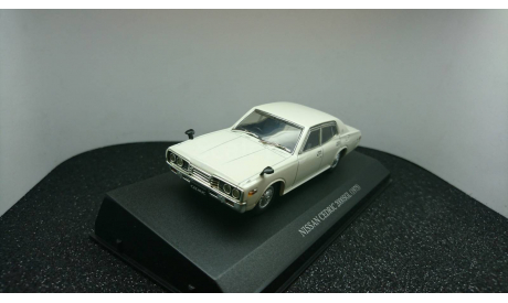 Nissan Cedric (330) 2000SGL 1975 white, масштабная модель, AOSHIMA, scale43