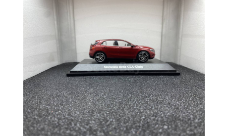 Mercedes-Benz GLA-Class X156 2014 jupiter red, редкая масштабная модель, Schuco, scale43