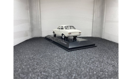Ford Escort I Twin Cam 1986 ermine white, редкая масштабная модель, Minichamps, scale43