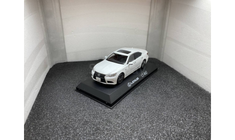 Lexus LS460 F Sport  2017 white nova GF, редкая масштабная модель, Kyosho, scale43