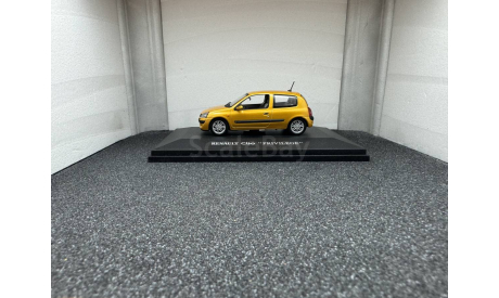 Renault Clio 2 Privilege 1998 sunny yellow, редкая масштабная модель, Universal Hobbies, scale43