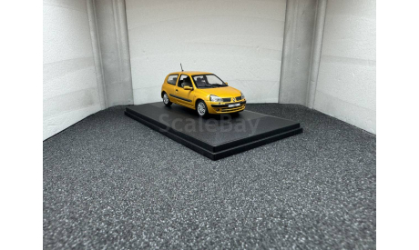 Renault Clio 2 Privilege 1998 sunny yellow, редкая масштабная модель, Universal Hobbies, scale43