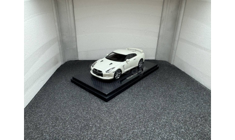 Nissan Skyline GT-R  R35 2007 white pearl, редкая масштабная модель, Ebbro, scale43