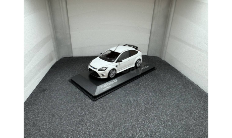 Ford Focus Rs 2009 frost-weiss, редкая масштабная модель, Minichamps, 1:43, 1/43