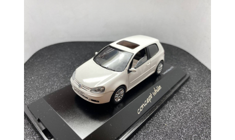 Volkswagen Golf V concept white, редкая масштабная модель, Schuco, scale43