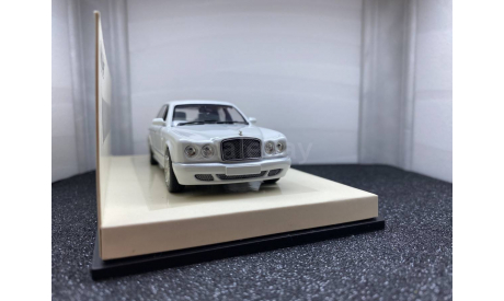Bentley Arnage 2005 white  «Linea Bianco», масштабная модель, Minichamps, scale43