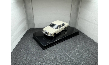 Mercedes-Benz /8 220 D Limoisine  W115  1968 white, редкая масштабная модель, Autoart, scale43