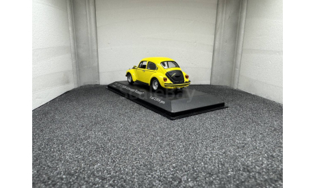 Volkswagen Beetle 1303 S 1974 yellow/black, редкая масштабная модель, Minichamps, scale43