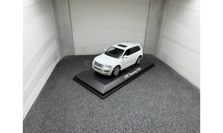Volkswagen Touareg Facelift (Typ 7L GP) 2007 - 2010  R50 white, редкая масштабная модель, Norev, scale43