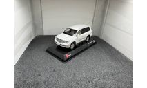 Toyota Land Cruiser 200 white 2009, редкая масштабная модель, J-Collection, scale43