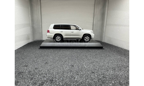 Toyota Land Cruiser 200 white 2009, редкая масштабная модель, J-Collection, scale43