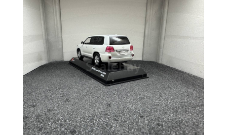 Toyota Land Cruiser 200 white 2009, редкая масштабная модель, J-Collection, scale43