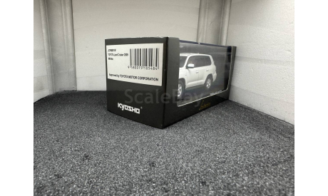 Toyota Land Cruiser 200 white 2009, редкая масштабная модель, J-Collection, scale43