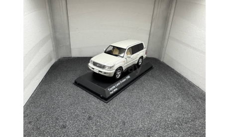 Toyota Land Cruiser 100 Pearl White, редкая масштабная модель, Kyosho, scale43