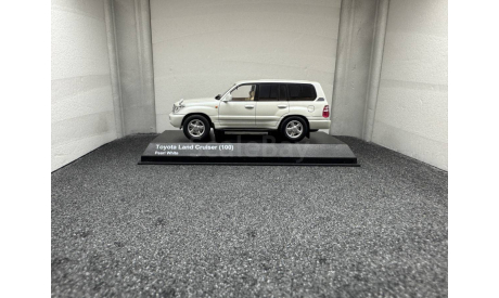 Toyota Land Cruiser 100 Pearl White, редкая масштабная модель, Kyosho, scale43
