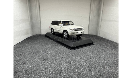 Toyota Land Cruiser 100 Pearl White, редкая масштабная модель, Kyosho, scale43