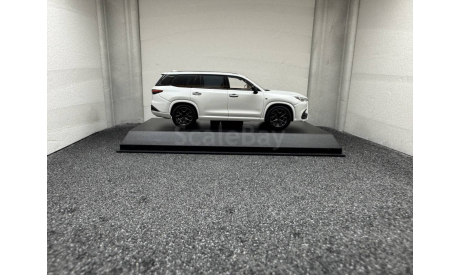 Lexus TX 500h F Sport Performance platinum white, редкая масштабная модель, Kyosho, scale43