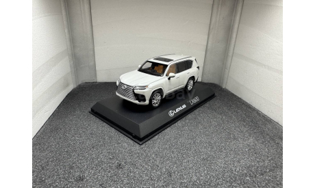 Lexus LX600 Executive sonic quartz, редкая масштабная модель, Kyosho, 1:43, 1/43