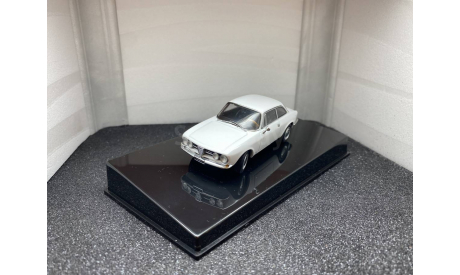 Alfa Romeo 1750 GT  Veloce 1967 white, редкая масштабная модель, Autoart, scale43, Lotus