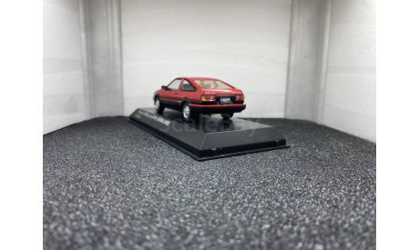Toyota Corolla Levin AE86 red/black, редкая масштабная модель, Kyosho, scale43