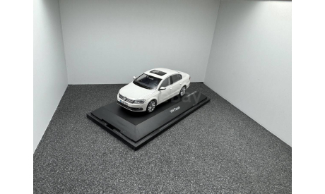 Volkswagen Passat Limousine 2011 Typ B7 candy white, редкая масштабная модель, Schuco, scale43