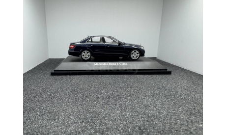 Mercedes-Benz E-Klasse W212 Avantgarde tansanitblau-met. , редкая масштабная модель, Schuco, scale43
