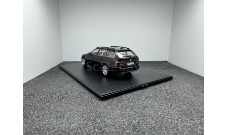 BMW 5 Touring E61 2004 saphirschwarzmet., редкая масштабная модель, Kyosho, scale43